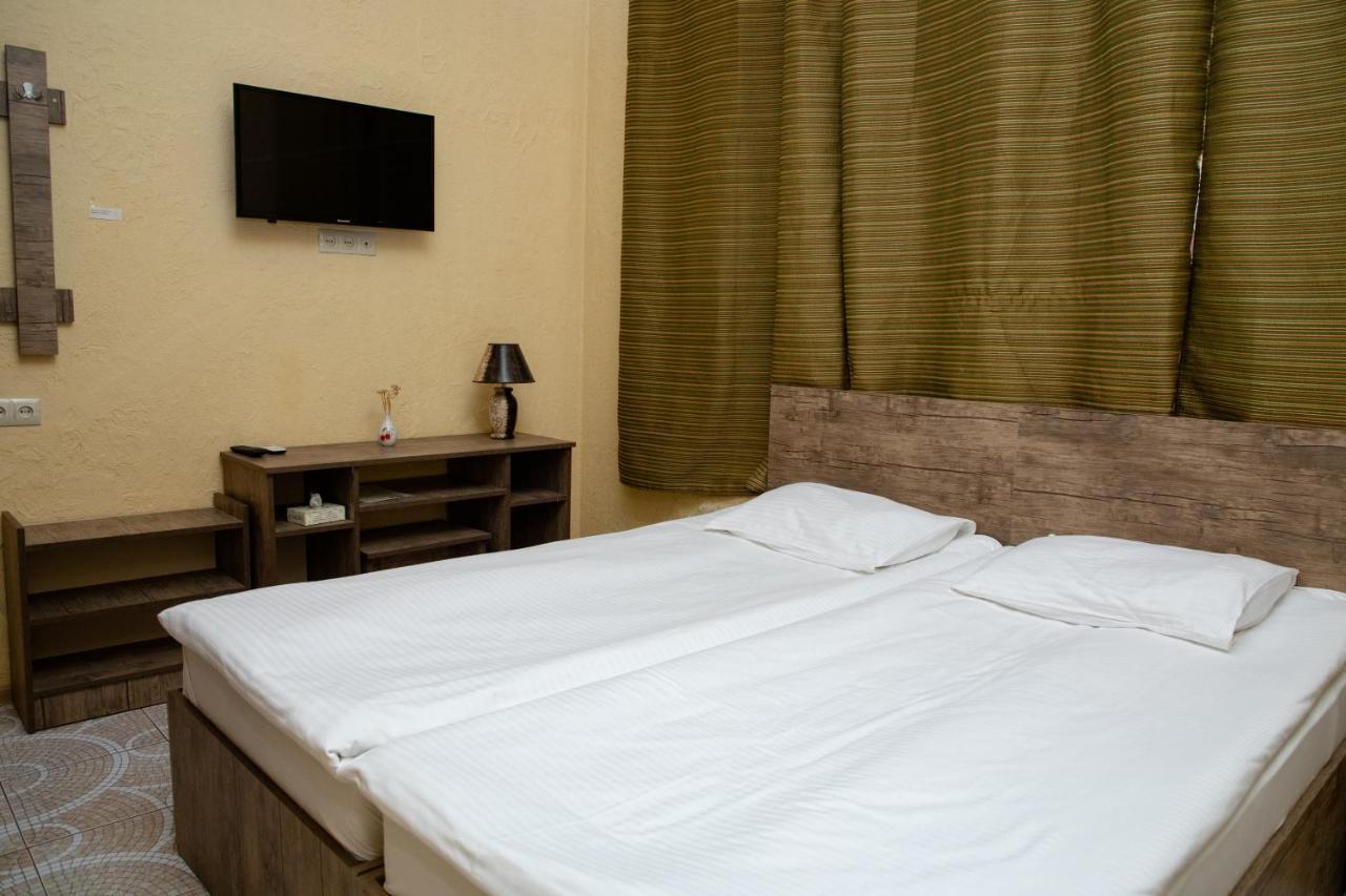 Primavera Hotel Jerevan Exteriör bild