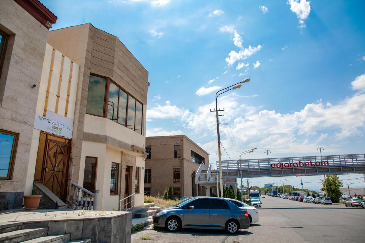 Primavera Hotel Jerevan Exteriör bild